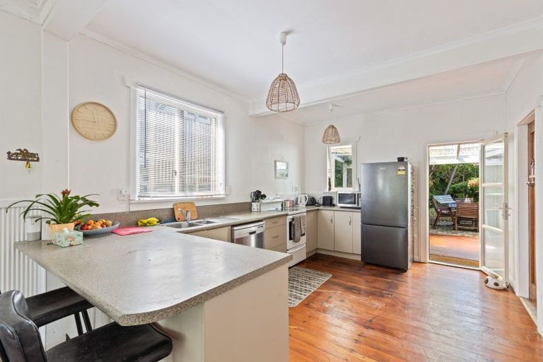 Photo of property in 383 Saint Aubyn Street, Moturoa, New Plymouth, 4310