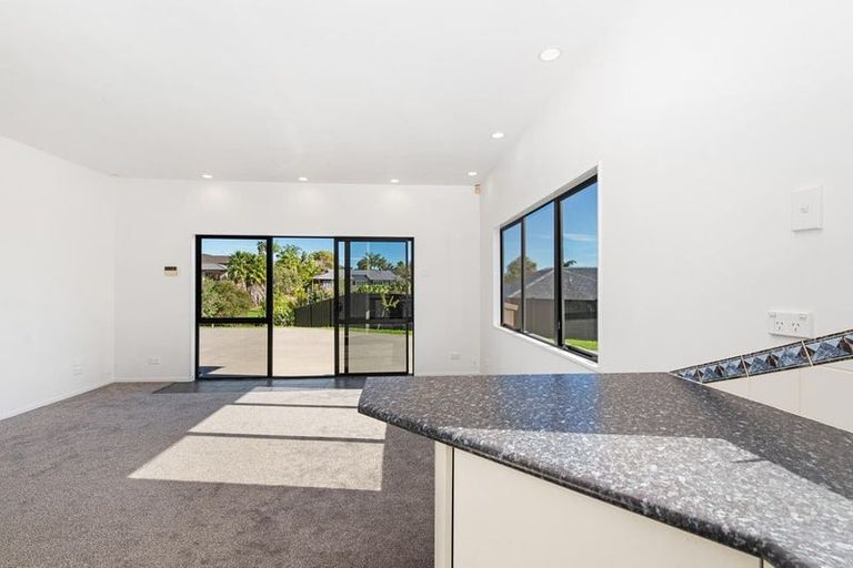 Photo of property in 8 Burgundy Park Avenue, Henderson, Auckland, 0612