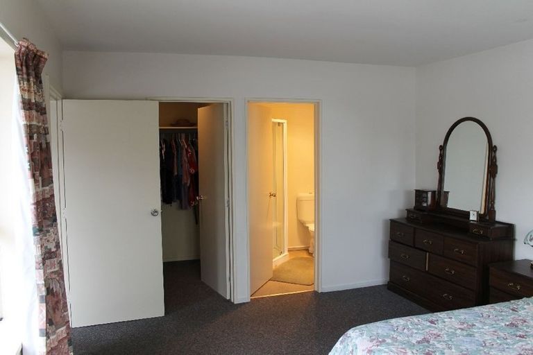 Photo of property in 51 Appleby Crescent, Burnside, Christchurch, 8053