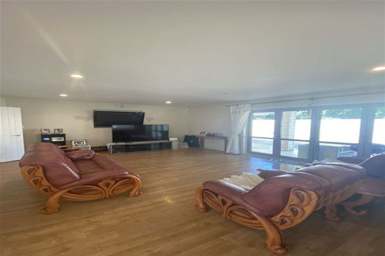 Photo of property in 207a Memorial Avenue, Burnside, Christchurch, 8053