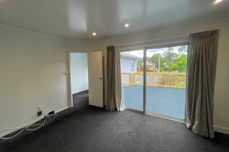 Photo of property in 15 Rerewai Place, Kelston, Auckland, 0602