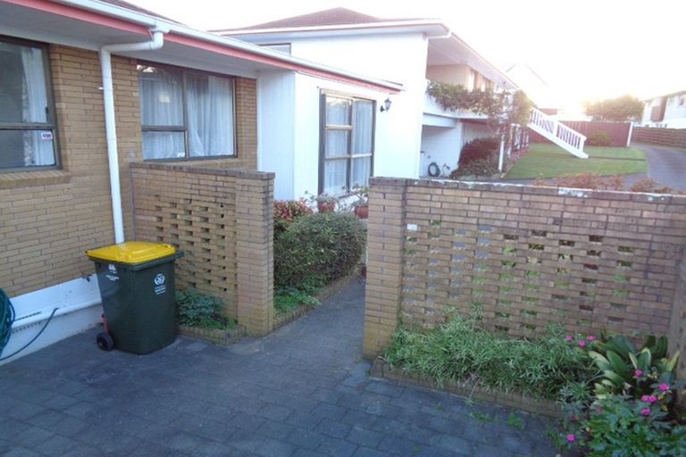 Photo of property in 2/125 Glenmore Road, Sunnyhills, Auckland, 2010