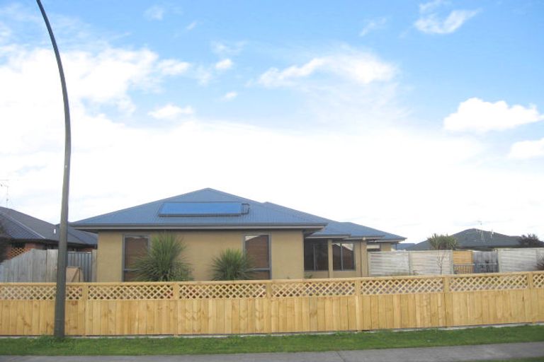 Photo of property in 8 Farringdon Avenue, Rototuna North, Hamilton, 3210