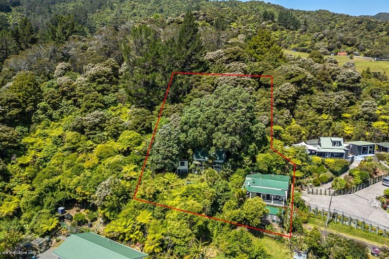 Photo of property in 80 Oxford Terrace, Coromandel, 3506