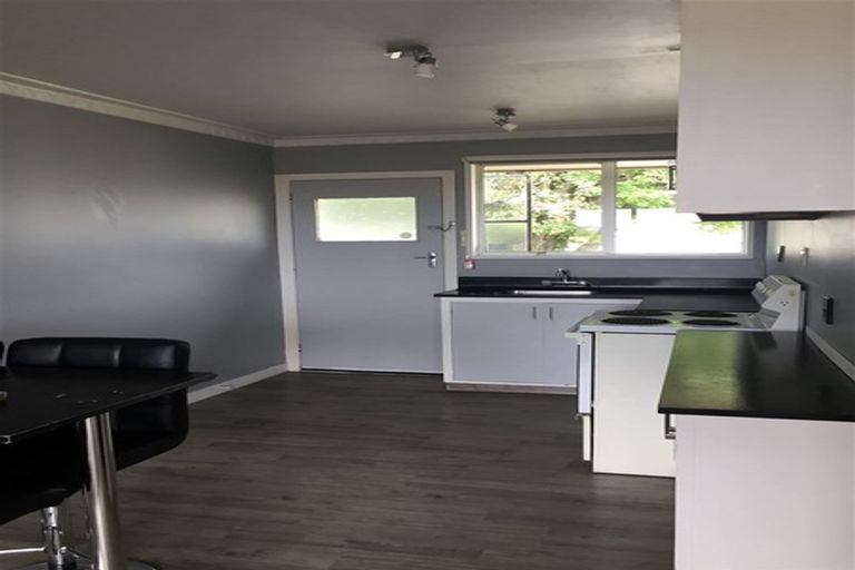 Photo of property in 2/52 Mortlake Street, Islington, Christchurch, 8042