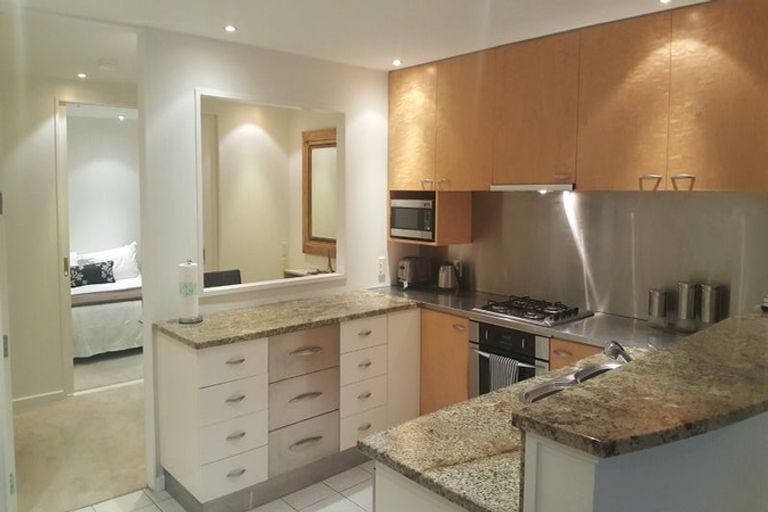 Photo of property in 4/318 Oriental Parade, Oriental Bay, Wellington, 6011