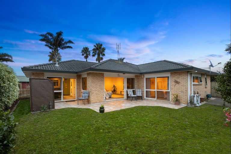 Photo of property in 12 Dan Tori Place, Orewa, 0931