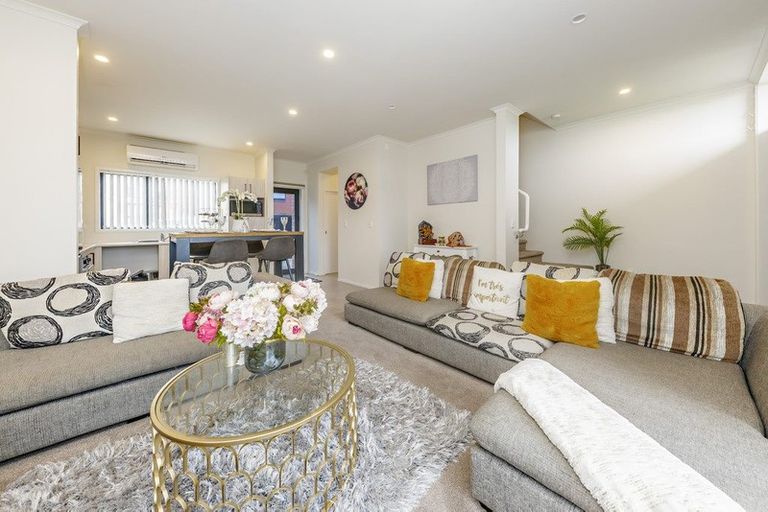 Photo of property in 12 Fermi Lane, Papakura, 2110