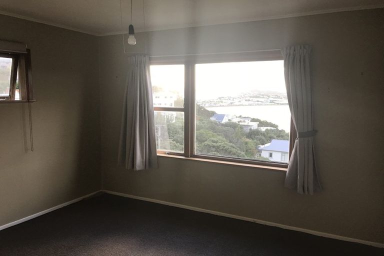 Photo of property in 41 Hungerford Road, Lyall Bay, Wellington, 6022