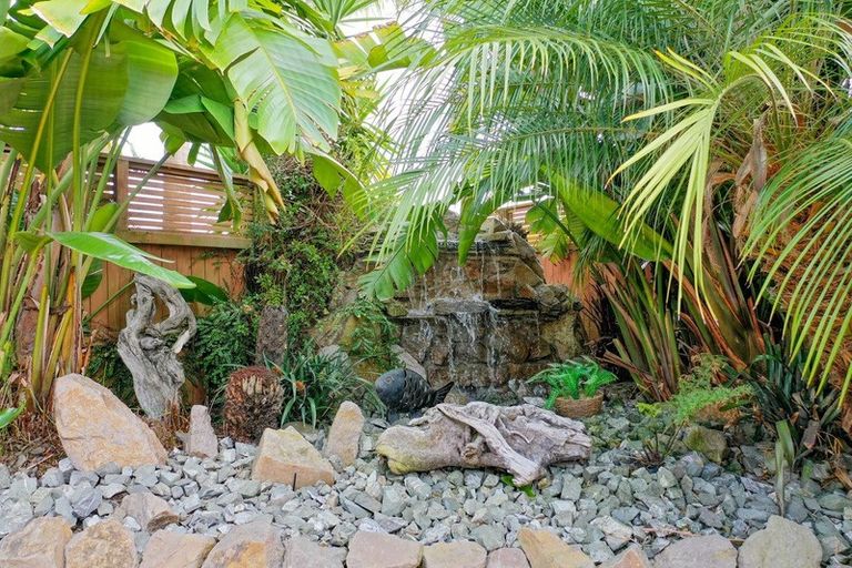 Photo of property in 2 Ohuirehe Road, Coastlands, Whakatane, 3120