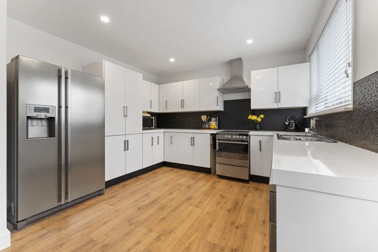 Photo of property in 43 Dunedin Street, Redwood, Christchurch, 8051