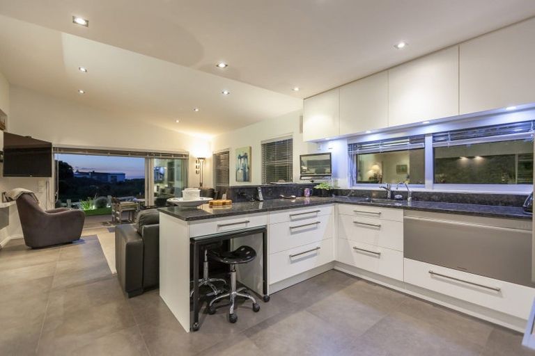Photo of property in 5 Hana Udy Place, Paraparaumu Beach, Paraparaumu, 5032