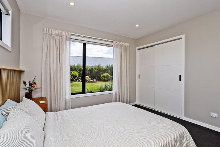 Photo of property in 22 Glenda Place, Seaward Bush, Invercargill, 9812