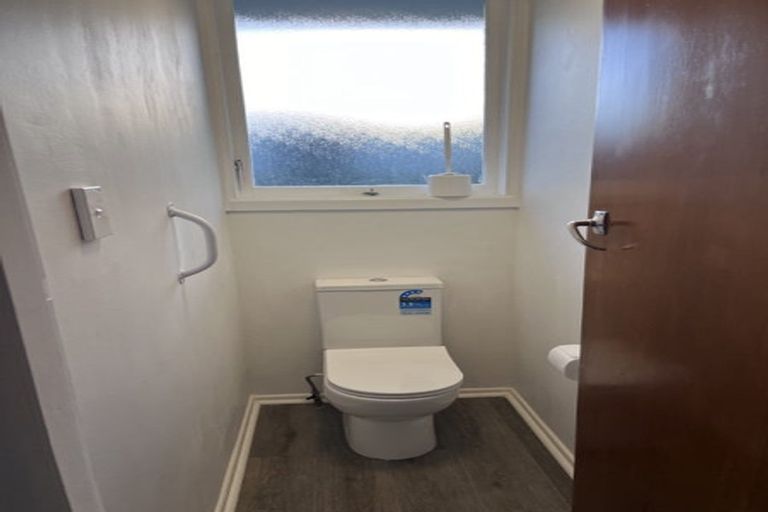 Photo of property in 38 Black Rock Road, Newlands, Wellington, 6037