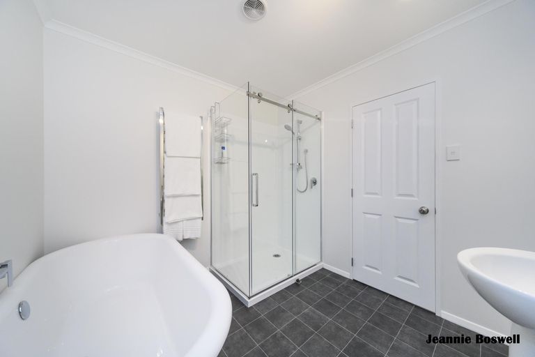 Photo of property in 40 Ruamahanga Crescent, Terrace End, Palmerston North, 4410