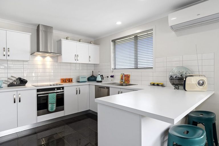 Photo of property in Waterview Estate, 64/4 Greystone Place, Omokoroa, 3114