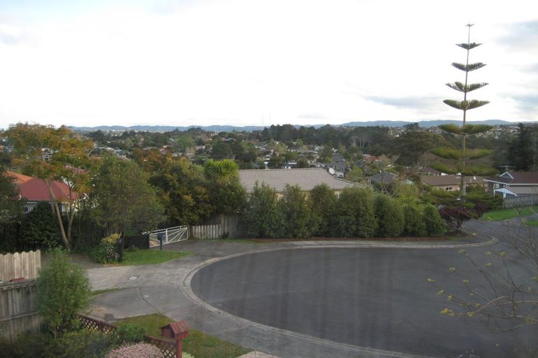 Photo of property in 16 Garcia Place, West Harbour, Auckland, 0618