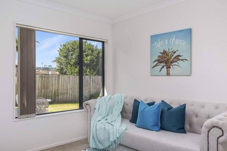 Photo of property in 18 Ballydonegan Rise, East Tamaki, Auckland, 2013