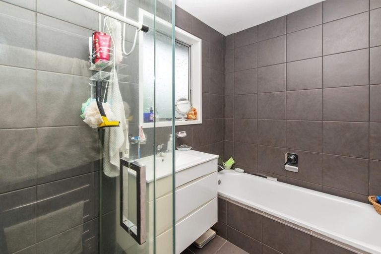 Photo of property in 28 Newham Place, Henderson, Auckland, 0612