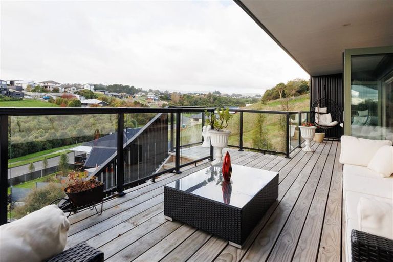 Photo of property in 121 Cashmere Drive, Fitzherbert, Palmerston North, 4410