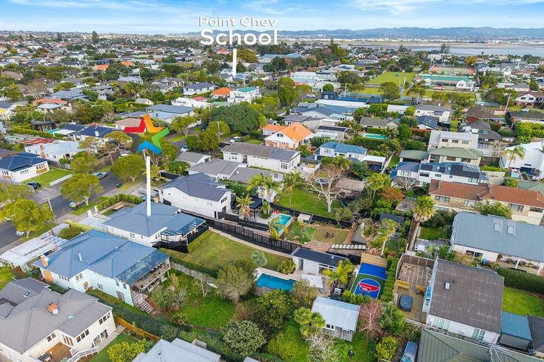 Photo of property in 22 Seacombe Road, Point Chevalier, Auckland, 1022