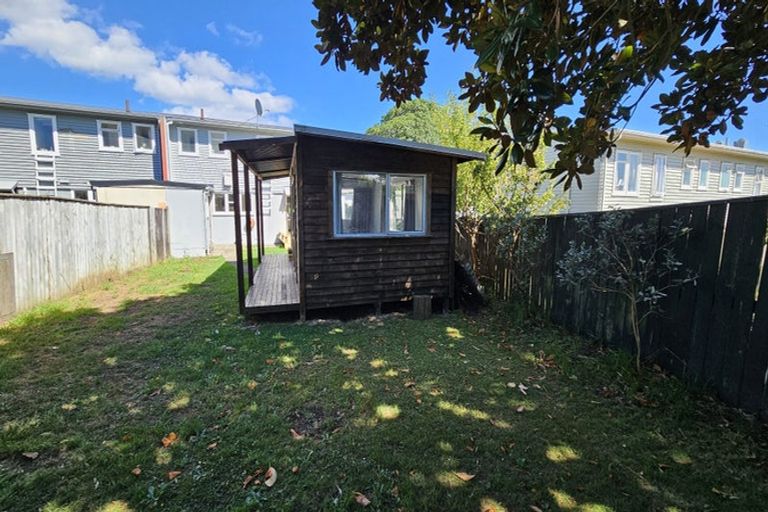 Photo of property in 10 Cook Street, Marfell, New Plymouth, 4310
