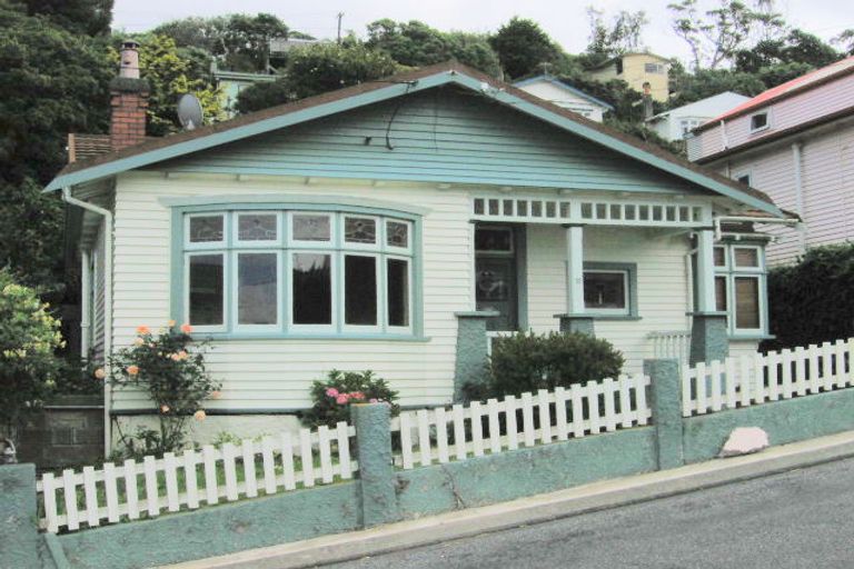 Photo of property in 18 Mccoll Street, Vogeltown, Wellington, 6021