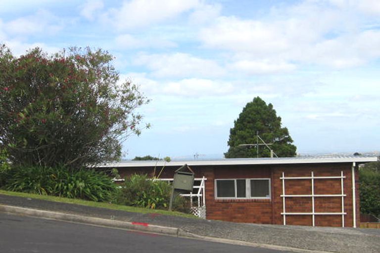 Photo of property in 1/4 Girrahween Drive, Totara Vale, Auckland, 0629