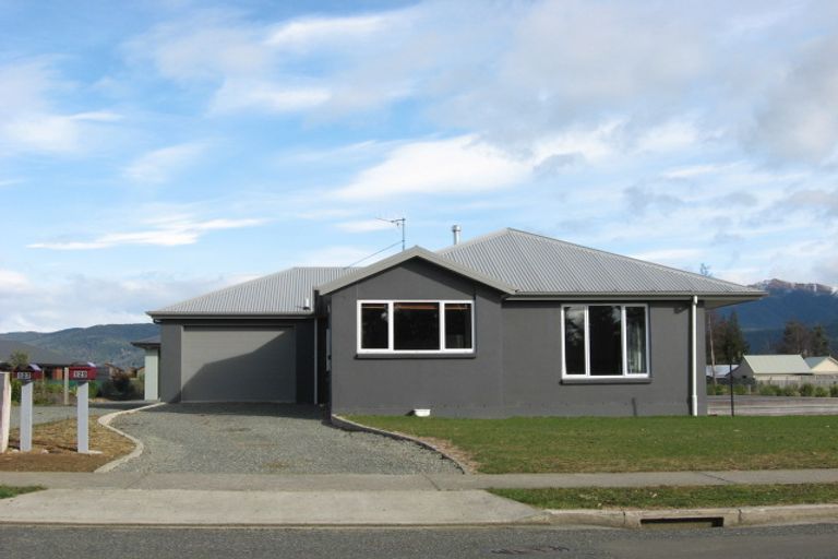 Photo of property in 129 Govan Drive, Te Anau, 9600