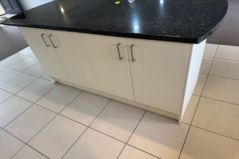 Photo of property in 41 Breaker Grove, Waiuku, 2123