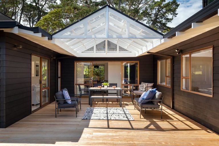 Photo of property in 86 Becroft Drive, Forrest Hill, Auckland, 0620