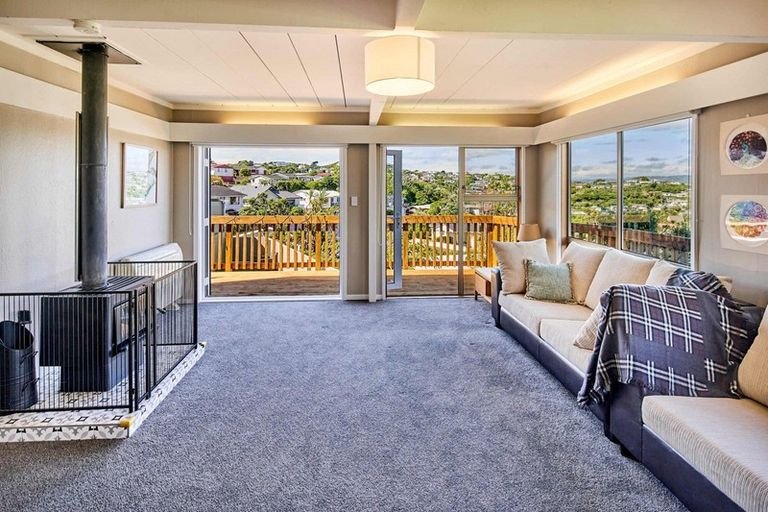 Photo of property in 33 Acacia Avenue, Maungaraki, Lower Hutt, 5010