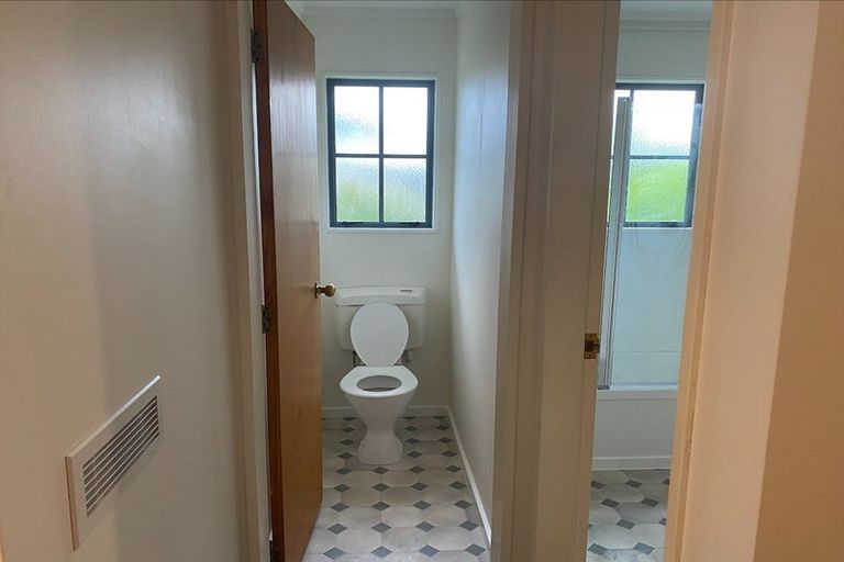 Photo of property in 2 Marram Way, Peka Peka, Waikanae, 5391