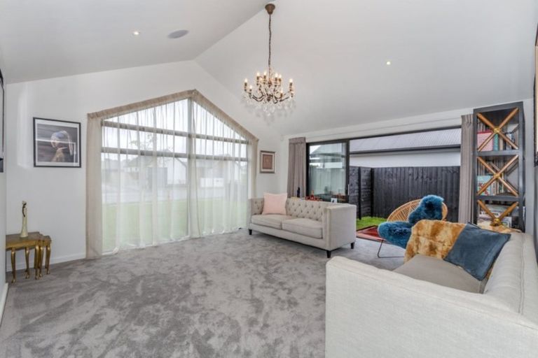 Photo of property in 40 Holiday Drive, Mairehau, Christchurch, 8052
