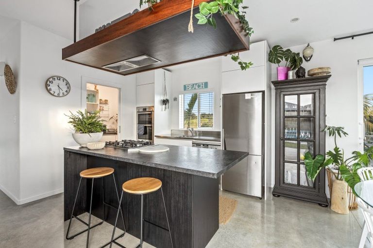 Photo of property in 2 Taimoana Close, Mangawhai Heads, Mangawhai, 0505