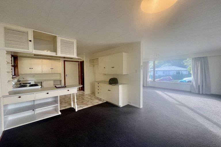 Photo of property in 6 Barberry Grove, Maungaraki, Lower Hutt, 5010