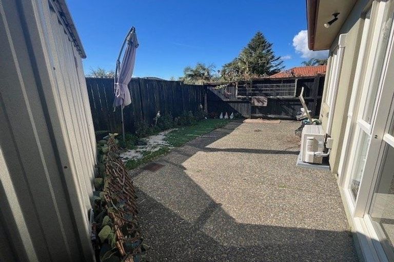 Photo of property in 22 Craigavon Drive, East Tamaki, Auckland, 2013