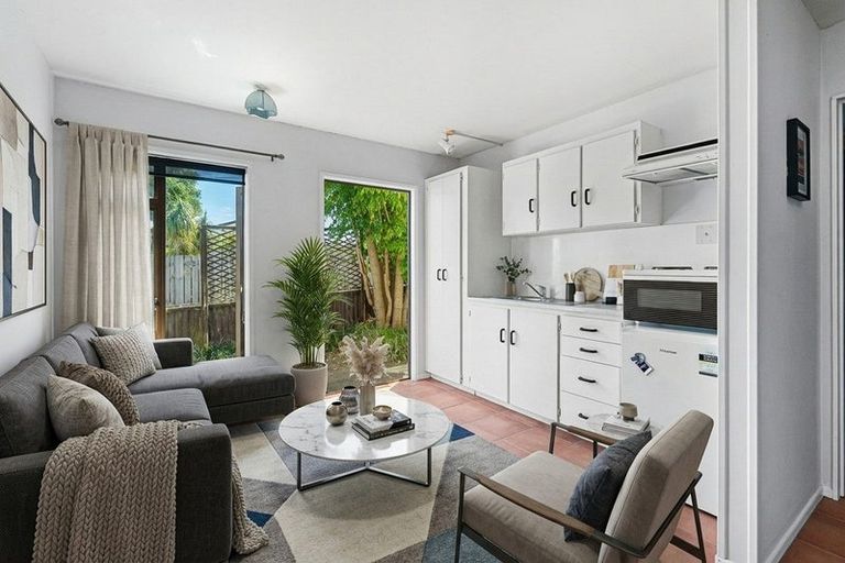 Photo of property in 32a Glen Almond Street, New Plymouth, 4310