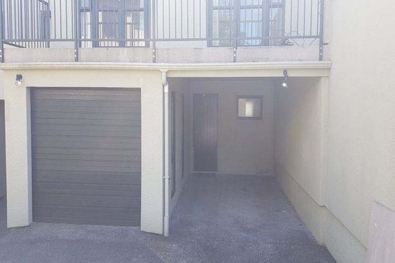 Photo of property in 8/3 Orwell Road, Greenhithe, Auckland, 0632