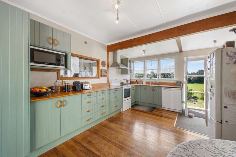 Photo of property in 24 Endeavour Street, Marfell, New Plymouth, 4310