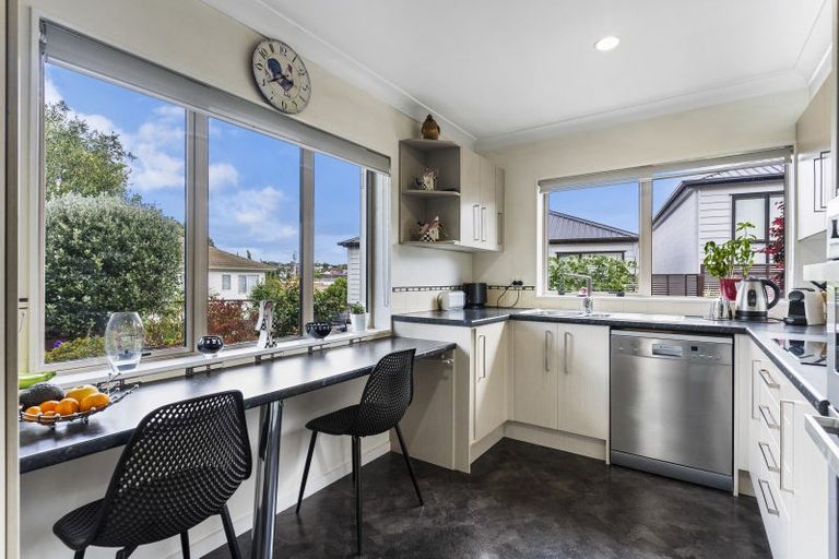 Photo of property in 64 Whitford Road, Botany Downs, Auckland, 2014