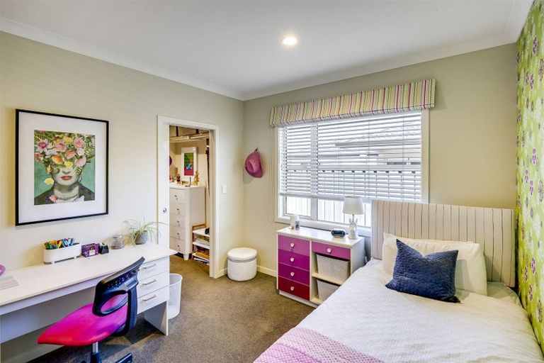 Photo of property in 14 Haast Place, Poraiti, Napier, 4112