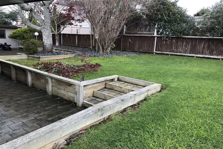 Photo of property in 5 Towra Place, Botany Downs, Auckland, 2010