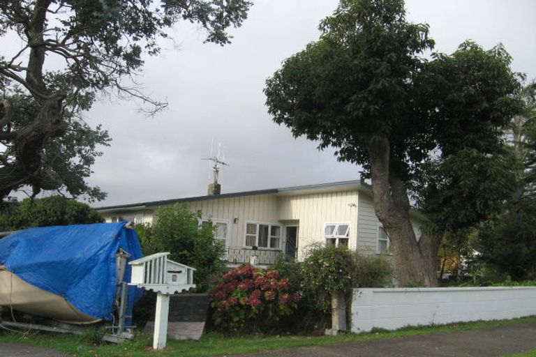 Photo of property in 2 Magdalen Street, Tawa, Wellington, 5028