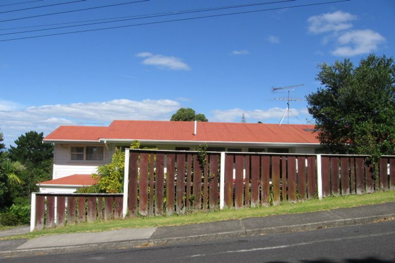 Photo of property in 8 Peter Terrace, Castor Bay, Auckland, 0620