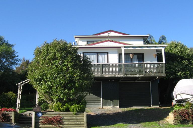 Photo of property in 13 Whitechapel Grove, Stokes Valley, Lower Hutt, 5019