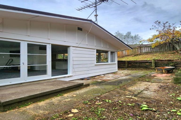 Photo of property in 1/63 Girrahween Drive, Totara Vale, Auckland, 0629