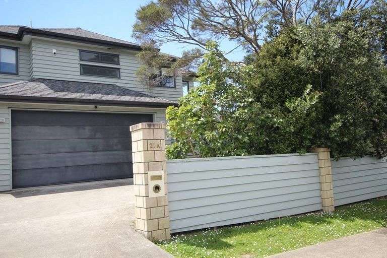 Photo of property in 21a Dallinghoe Crescent, Milford, Auckland, 0620