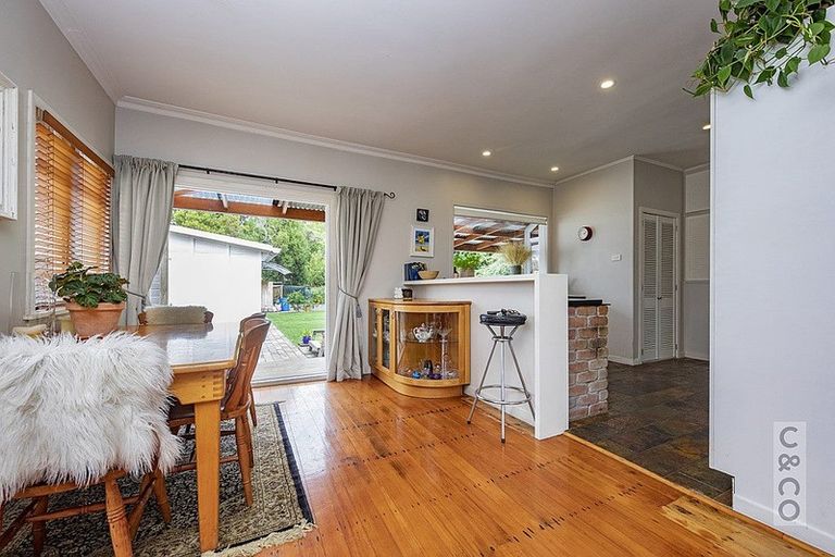 Photo of property in 7 Taupaki Road, Taupaki, Henderson, 0782