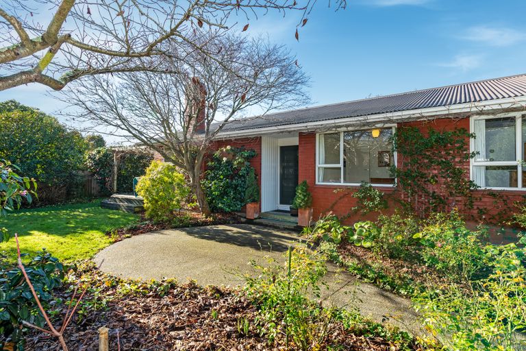 Photo of property in 32 Rosedale Place, Avonhead, Christchurch, 8042